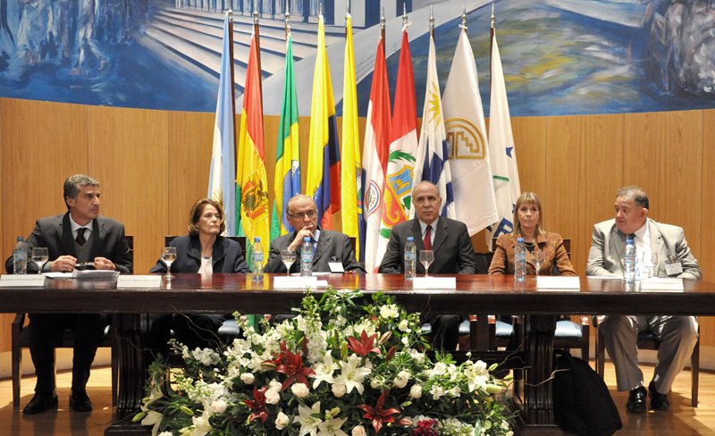 Jueces de la Corte encabezan encuentro sobre defensa y proteccin del ambiente